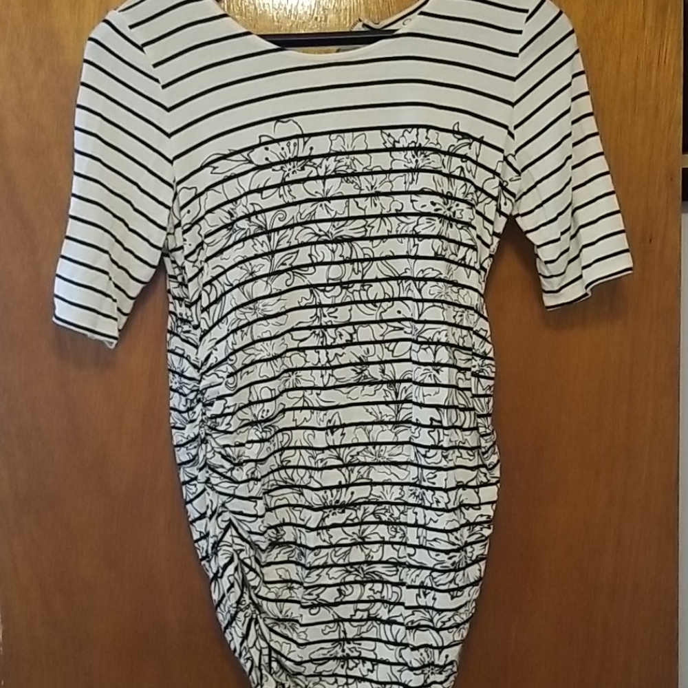 Jessica Simpson maternity top